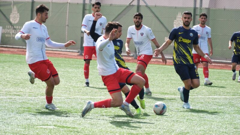 1923 Mustafakemalpaşaspor, 2 kez öne geçtiği maçta Küçükçekmece Sinopspor’a 3-2