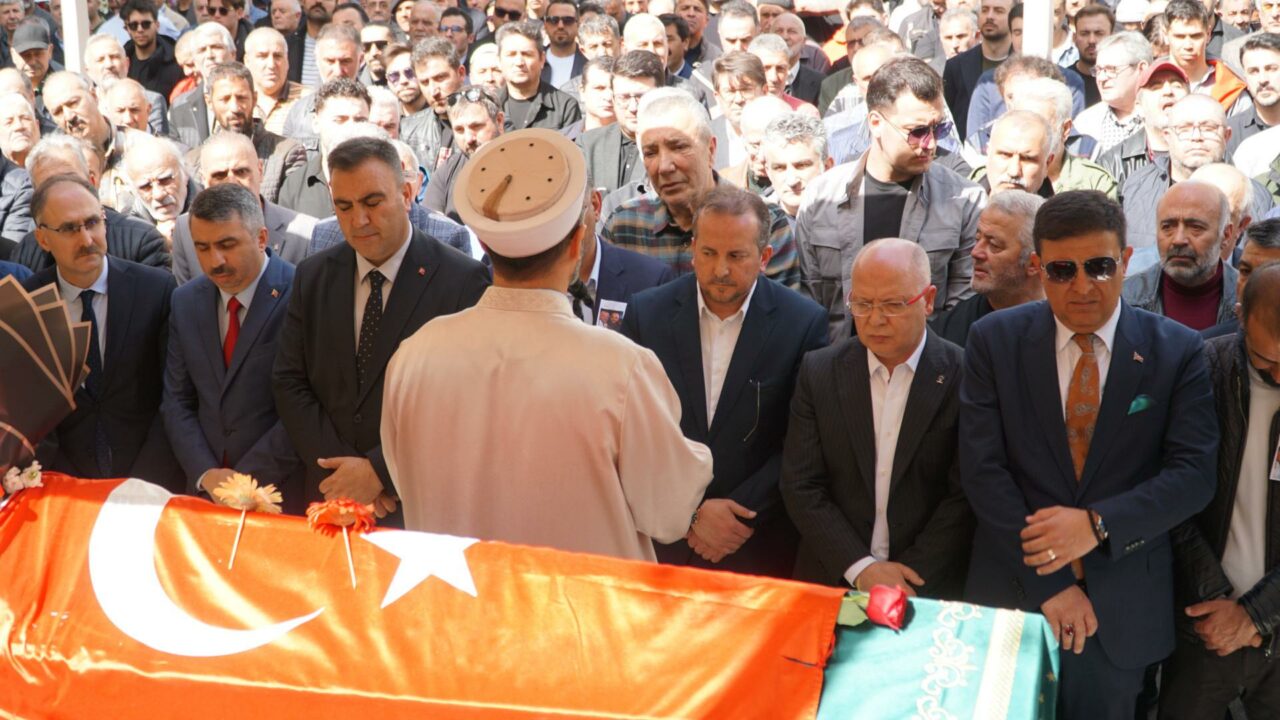 Bursa’da en acı veda; Uludağ’da hayatını kaybeden Berkin ve babası gözyaşlarıyla uğurlandı