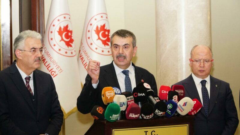 Bakan Yusuf Tekin Bursa’da konuştu; ‘Kimsenin hakkı yenmeyecek’ Milli Eğitim Bakanı Yusuf Tekin, bir dizi temaslarda bulunmak üzere