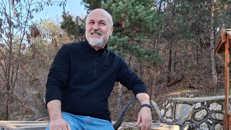 25 yıl sonra yeniden… Akuli Altukulaç’tan yeni single ‘İnadına’ Geçtiğimiz yıl müzik eğitimini noktalayarak tekrar sahnelere dönen Akuli Altukulaç,