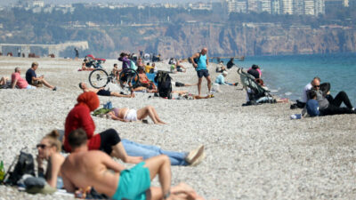 Turizm kentinde sahiller doldu