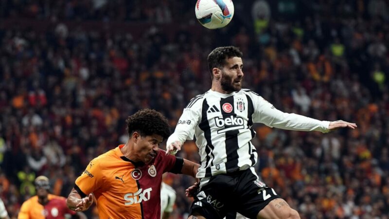Dolmabahçe’de derbi gecesi Avrupa kupalarına katılmayı hedefleyen Beşiktaş, saat 20.30’da lider Galatasaray’ı ağırlayacak.