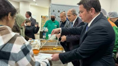 Başkan Aydın, iftar yemeği dağıttı