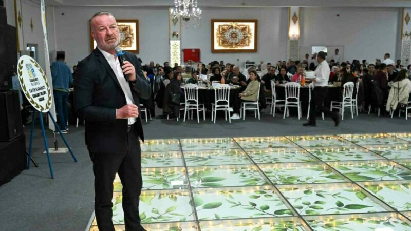 Başkan Karabatı personeliyle iftarda buluştu Karacabey Belediye Başkanı Fatih Karabatı, Ramazan ayı dolayısıyla belediye personeliyle