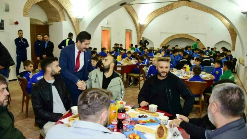 Belediyespor ailesi iftarda buluştu Yenişehir Belediyespor ailesi ramazan ayının son günlerinde iftarda bir araya