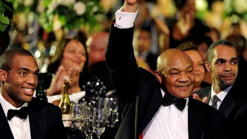 Boks tarihinin efsanevi isimlerinden George Foreman 76 yaşında hayatını kaybetti.