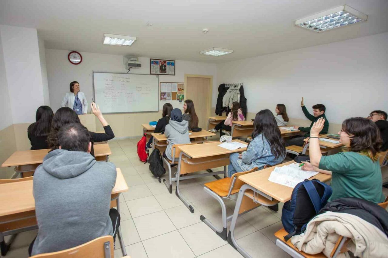 Bursa Büyükşehir, üniversite adaylarının yanında Bursa Büyükşehir, üniversite adaylarının yanında