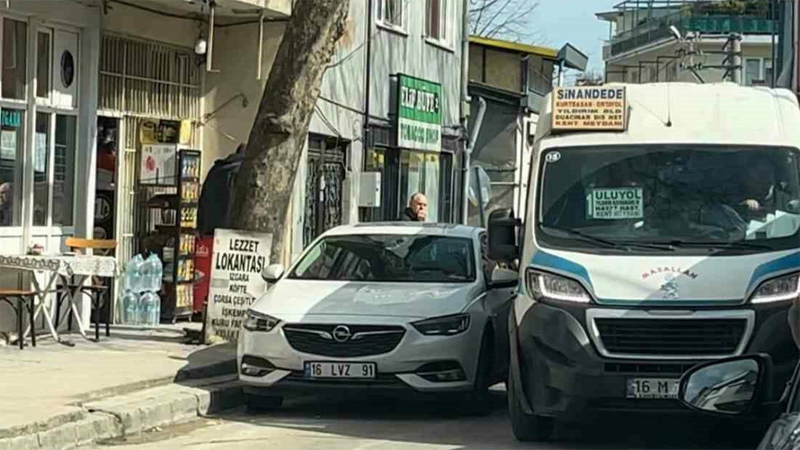 Bursa’da pes dedirten olay! Metrelerce araç kuyruğu oluştu