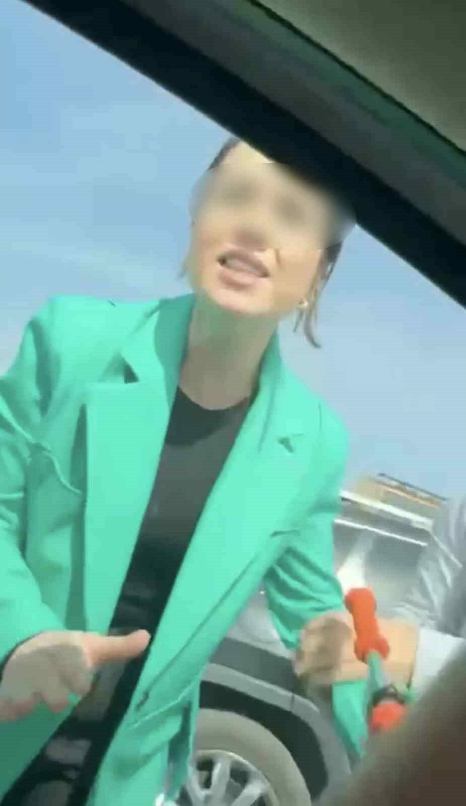 Bursa trafiğinde kadın sürücünün yaptığına bakın! Bursa trafiğinde kadın sürücünün yaptığına bakın!