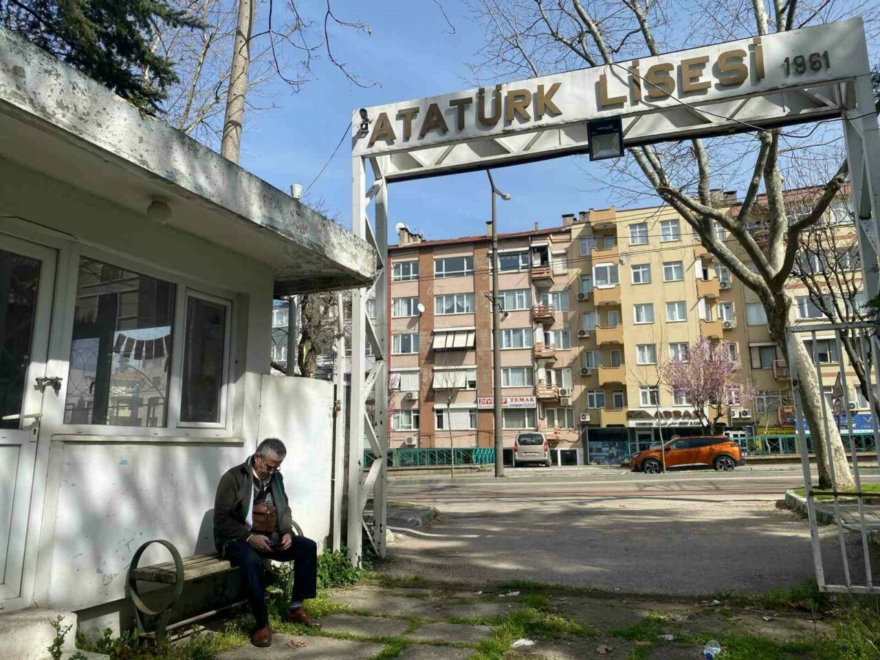 Bursa’da duygusal anlar: Yılların köklü binası yıkılıyor Bursa’da duygusal anlar: Yılların köklü binası yıkılıyor