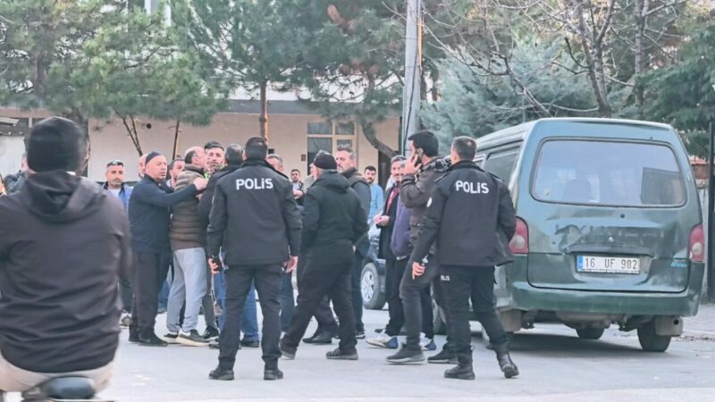Bursa’nın İnegöl ilçesinde borç-alacak meselesinden çıkan iki ayrı kavgada 2