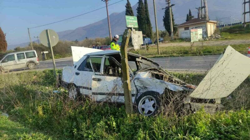 Bursa’da feci kaza: Çok sayıda yaralı var Bursa’nın Orhangazi ilçesinde hafif ticari araçla bir otomobilin çarpıştığı kazada