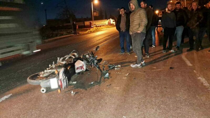 Bursa’da feci kaza: Yaralılar var Bursa’nın İznik ilçesinde dönüş yapmaya çalışan otomobile çarpan motosikletteki 3