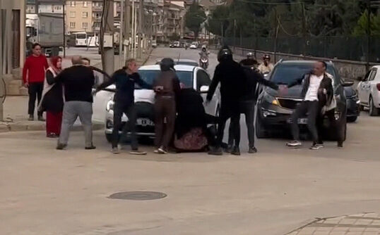 Bursa’da iftar vakti birbirlerine girdiler