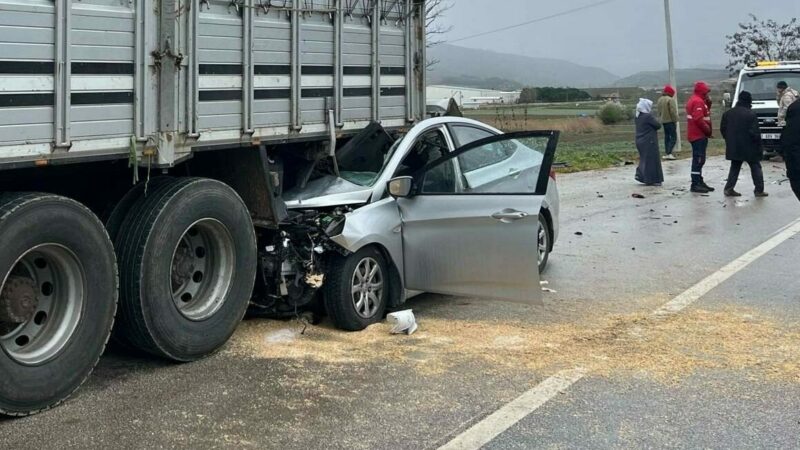 Bursa’da korkunç kaza Bursa'nın Yenişehir ilçesinde kamyonun altına giren otomobilde sıkışan sürücü Yavuz