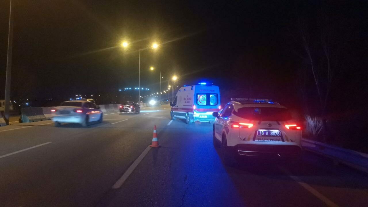 Bursa’da motosiklet bariyere çarptı Bursa’da motosiklet bariyere çarptı