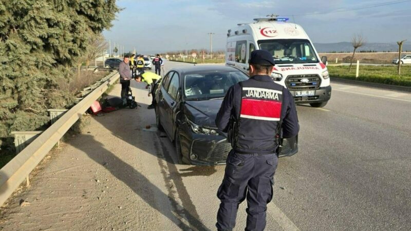 Bursa’da yaşlı adamın acı sonu Bursa’nın Yenişehir ilçesinde otomobil ile çarpışan elektrikli motosikletin sürücüsü Mustafa