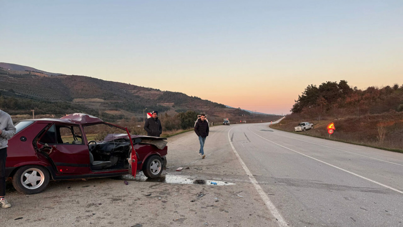 Bursa’da korkunç kaza: 1 ölü, 2 yaralı Bursa’da korkunç kaza: 1 ölü, 2 yaralı