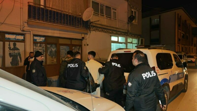 Bursa'nın İnegöl ilçesinde polisin düzenlediği uyuşturucu operasyonunda 2 şüpheli gözaltına