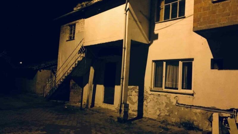 Bursalı Uzman Onbaşı’dan acı haber Bursa’nın Mustafakemalpaşa ilçesinde 24 yaşındaki uzman onbaşı, evinde sobadan sızan