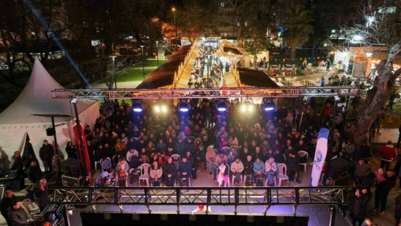 Bursalılardan Mudanya’daki Ramazan sokağına büyük ilgi Mudanya Belediyesi’nin düzenlediği Ramazan etkinlikleri büyük ilgi gördü. İftar çadırlarında