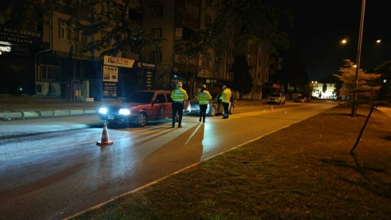 Bursa’nın İnegöl ilçesinde polis ekiplerince trafik kontrolü gerçekleştirildi.