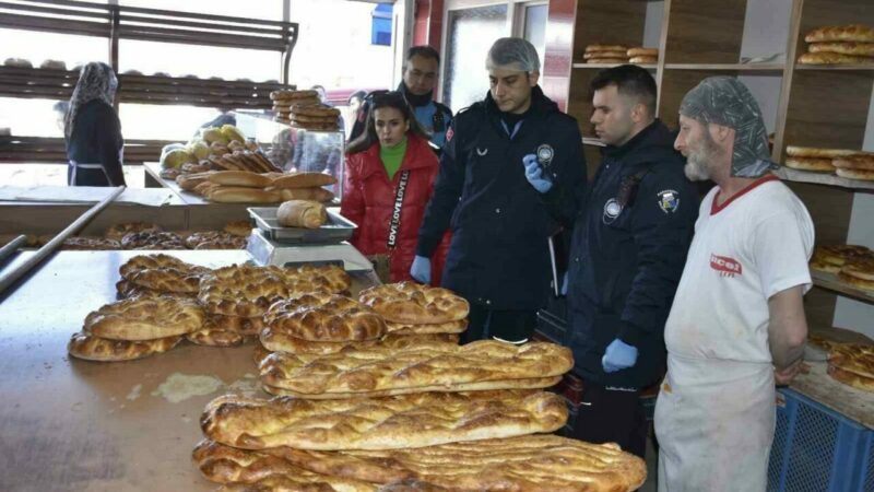 Bursa’nın o ilçesinde zabıtalar göz açtırmıyor Karacabey Belediyesi, Ramazan ayı dolayısıyla marketlerin, fırın ve pastanelerin denetimlerini