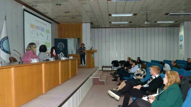 BUÜ’de ‘Nadir Hastalıklara Farkındalık Sempozyumu’ düzenlendi Bursa Uludağ Üniversitesi (BUÜ) bünyesinde "Nadir Hastalıklar: Güncel Tedavi Yaklaşımları