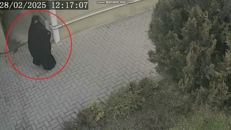 Bursa'nın İnegöl ilçesinde, çarşaf giyip gittiği ablasının evine, ayakkabılıktaki yedek