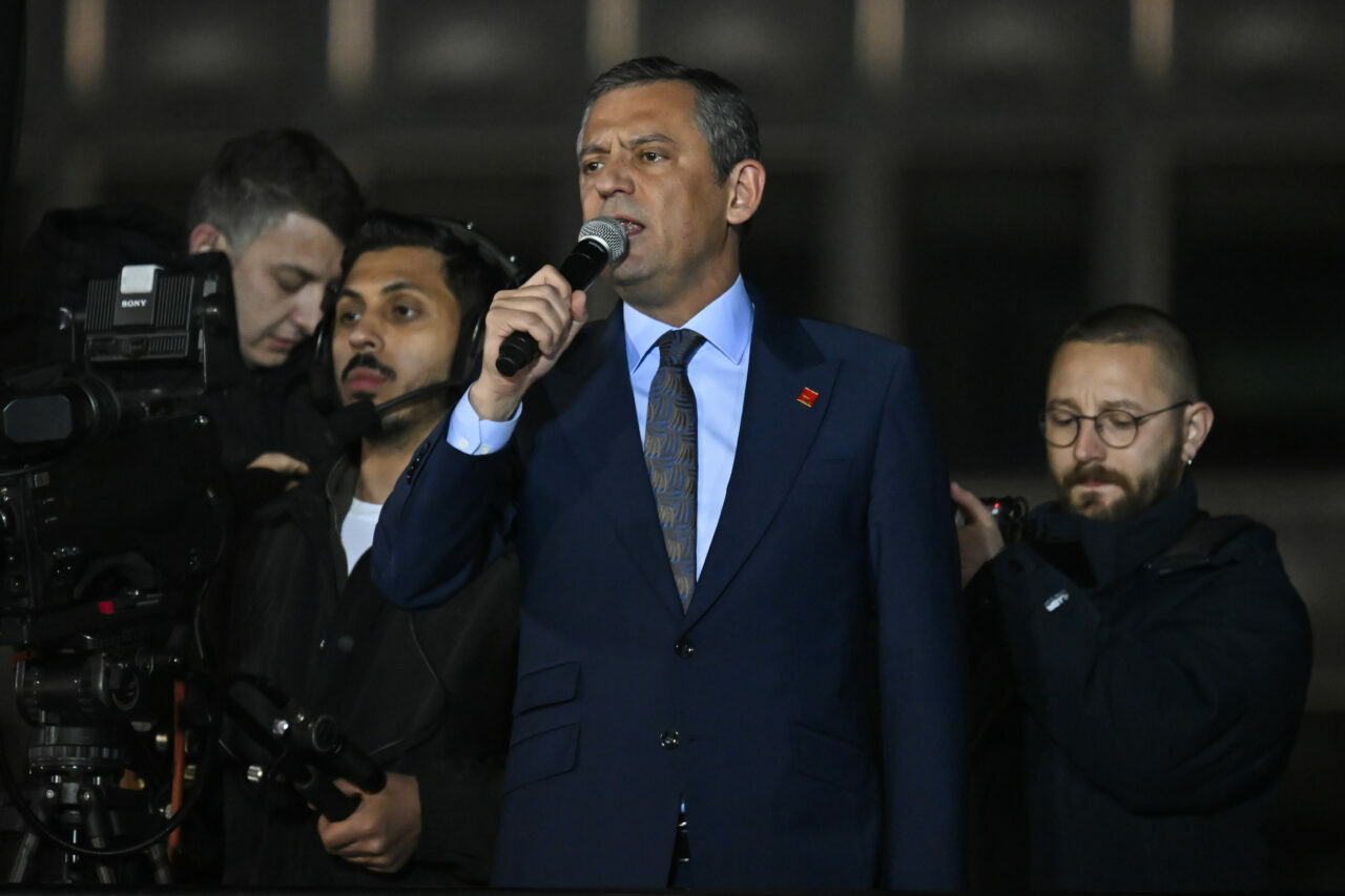 Özgür Özel Saraçhane’de vatandaşlara hitap etti