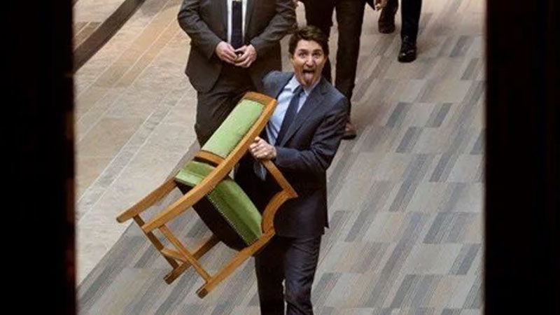 Trudeau’nun son günü! Sandalyesini alıp gitti