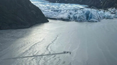 Kayıp uçağın kanadında 12 saatlik mucize: Kurtuldular!