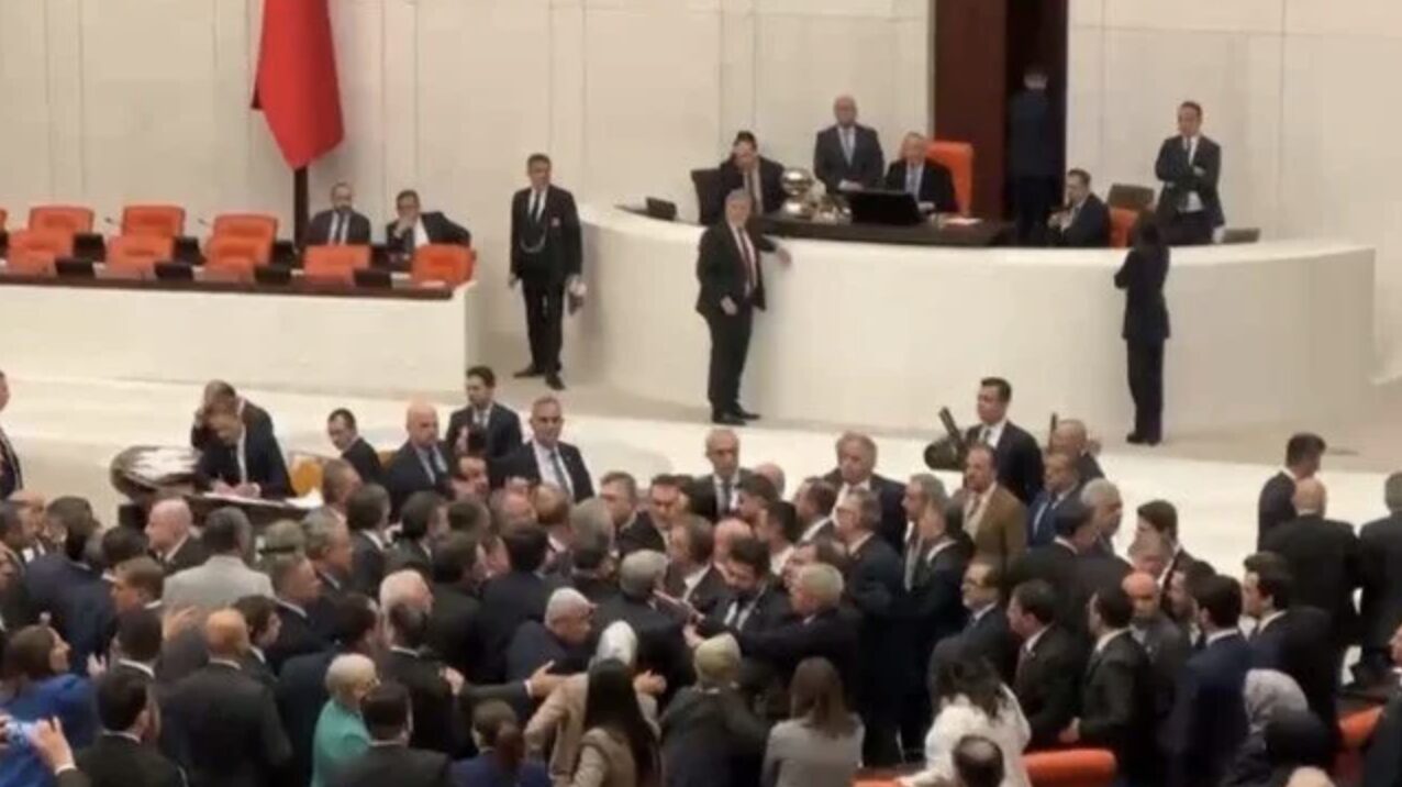 Mecliste kavga çıktı emekli ikramiyesi unutuldu