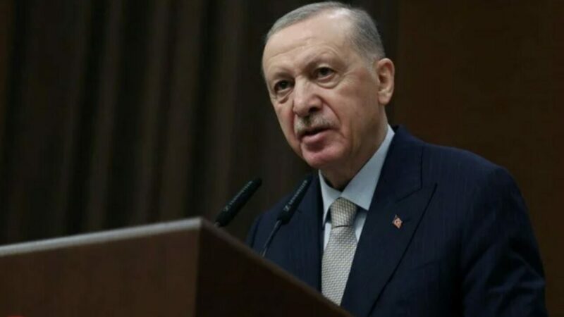 Cumhurbaşkanı Erdoğan’dan Özgür Özel’e tepki: ‘Siyasi mandacılık talep ediyor’ Cumhurbaşkanı Recep Tayyip Erdoğan, "Türkiye'yi yabancıya şikayet ettiler" diyerek CHP