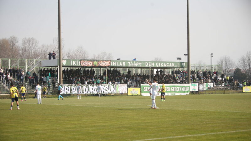 Bursaspor’un Vakıfköy Tesisleri’ndeki iki maçla ilgili flaş karar! Bursaspor altyapısında oynanacak iki maçın seyirsiz oynanacağı öğrenildi.