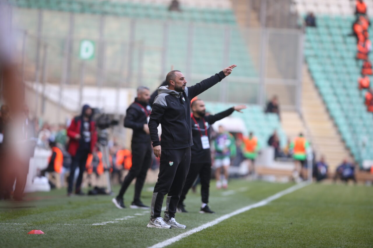 Bursaspor’un yeni hocası Çağlayan’dan 4-0 yorumu; ‘Herkes hazırlığını yapsın’