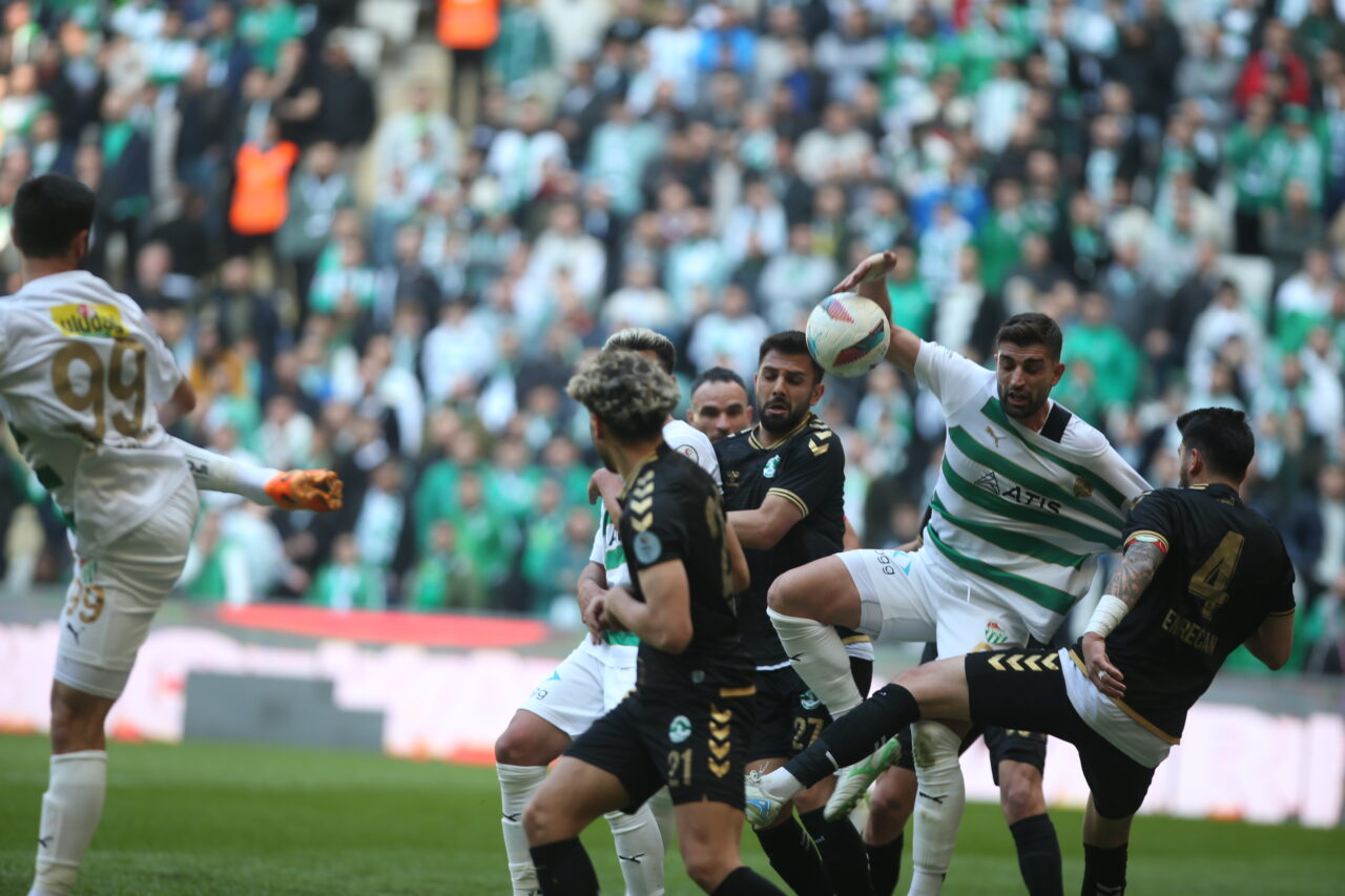 Bursaspor’daki ilk maçında cesur karar