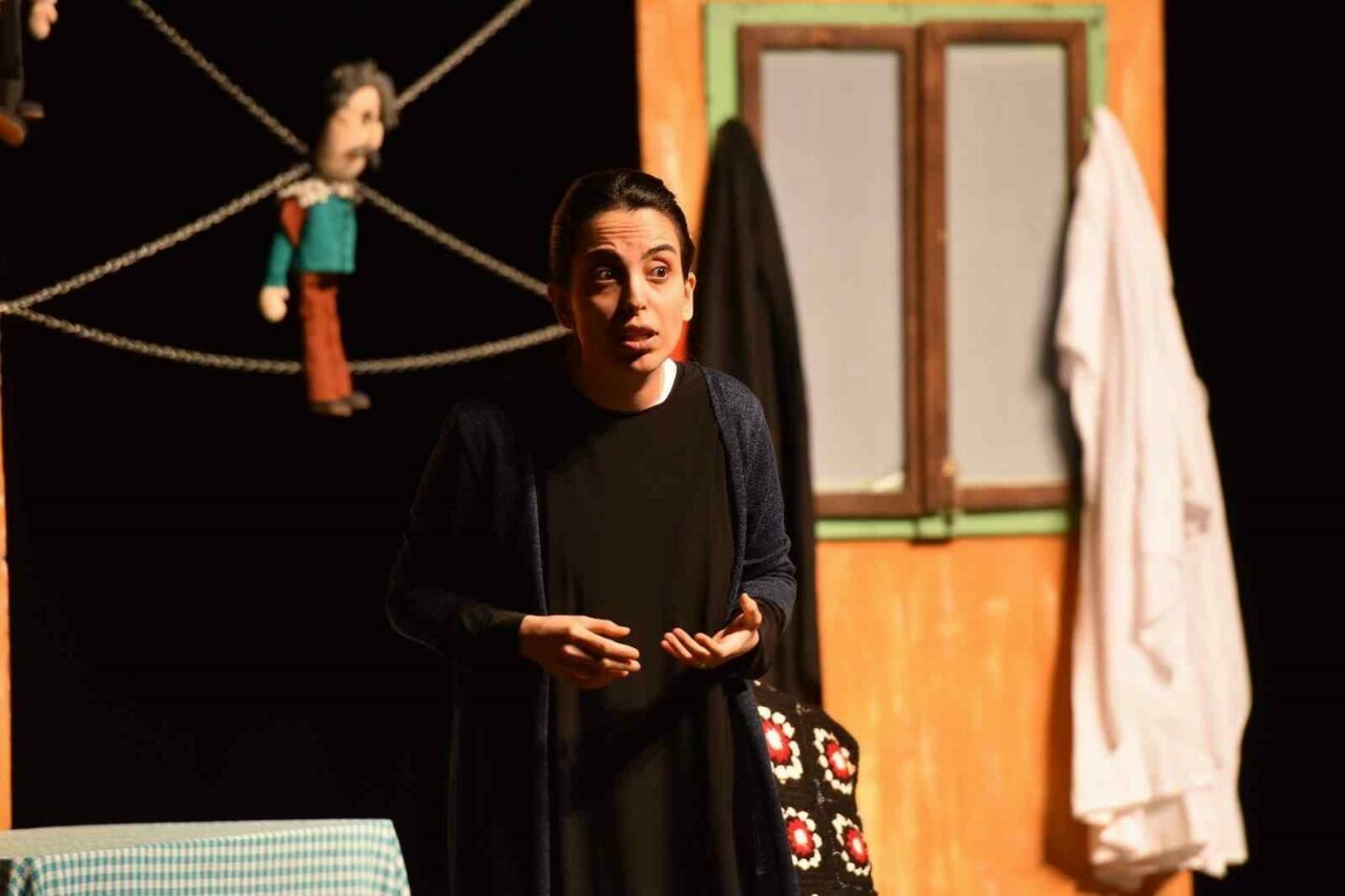 Bursa’da ‘Filistin Hakkında Konuşmalıyız’ tiyatro oyunu sahnelendi