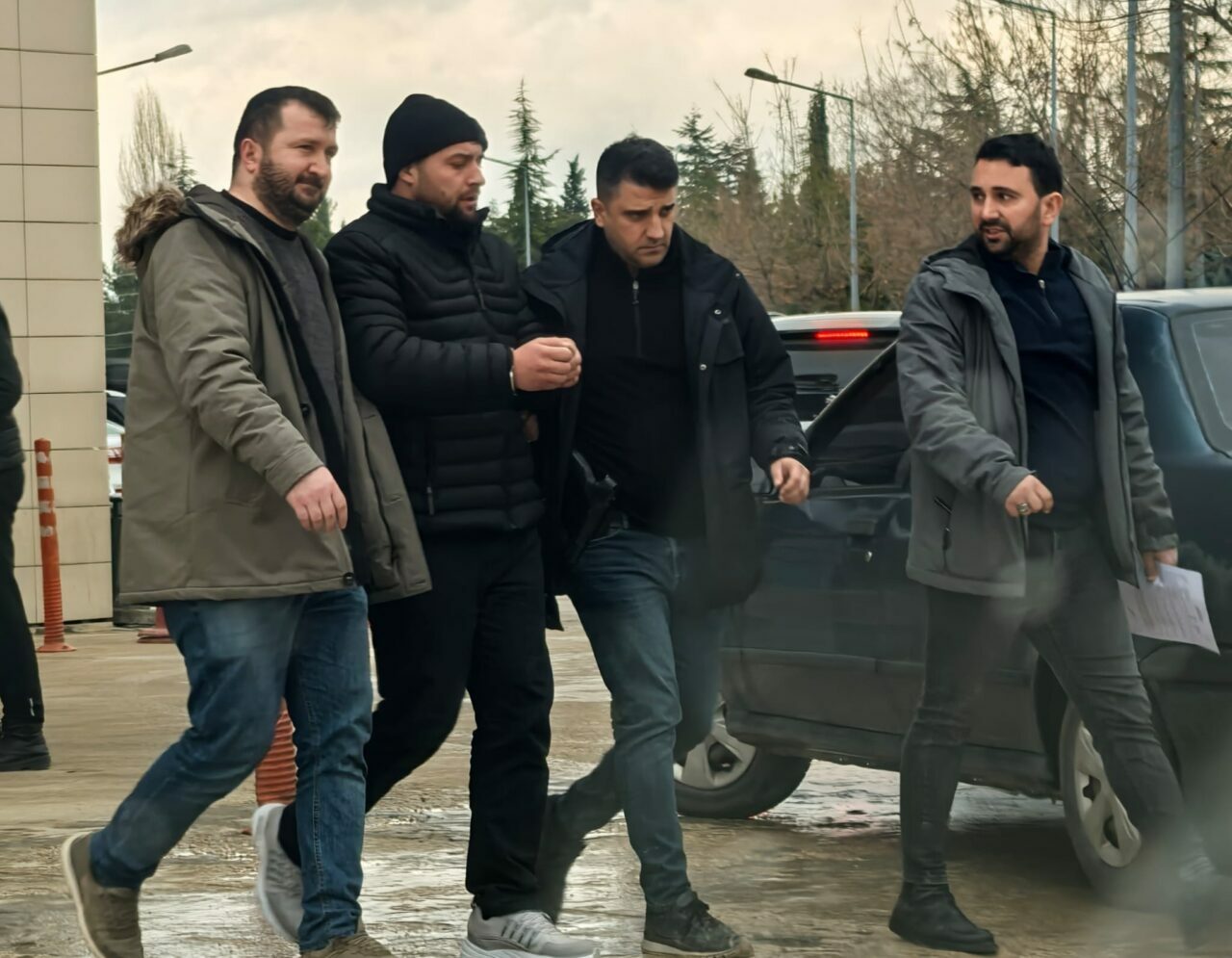 Bursa’da 13 yıllık hapis cezasıyla aranıyordu, bakın nasıl yakalandı