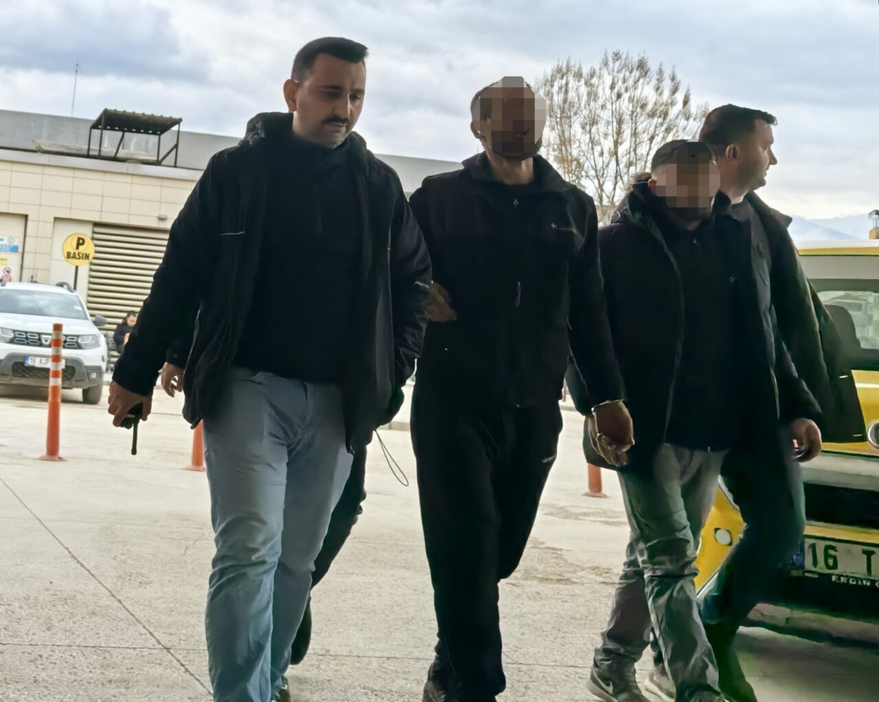 Her yerde aranıyorlardı! Bursa’da sokakta yürürken yakalandılar