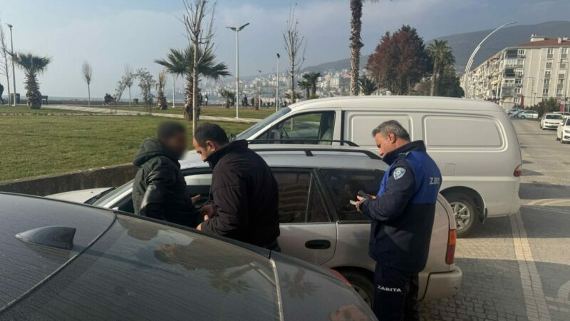 Gemlik’te dilenci operasyonu; Bakın üzerlerinden kaç para çıktı? Gemlik Belediyesi Zabıta Müdürlüğü ekipleri denetimlerine devam ediyor. Yalova'dan Gemlik'e