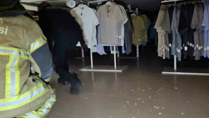 Bursa’da görülmez kaza: Mağazanın tavanı çöktü Bursa’nın İnegöl ilçesinde giyim mağazasının asma tavanı çöktü. Olayda 1