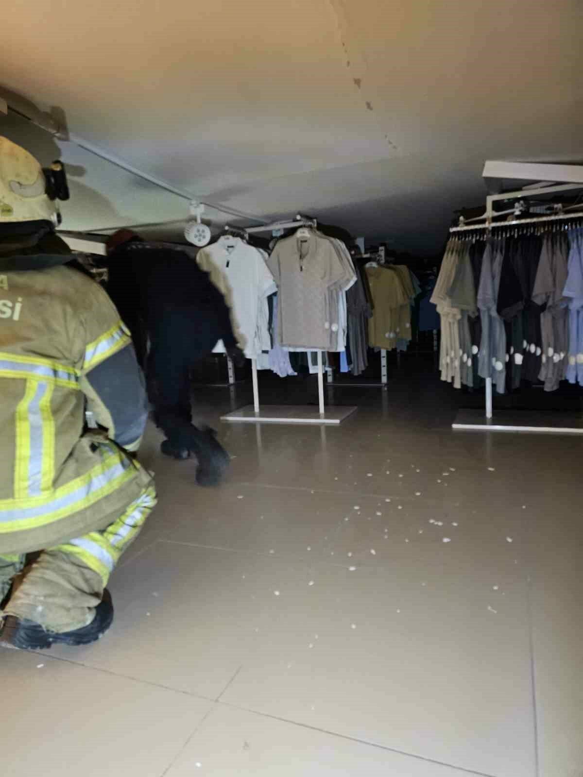 Bursa’da görülmez kaza: Mağazanın tavanı çöktü