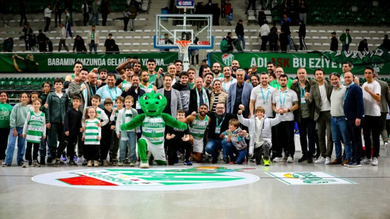 Bursaspor Yörsan Basketbol Süper Ligi'nin 20.haftasında konuk ettiği TOFAŞ'ı 98-93