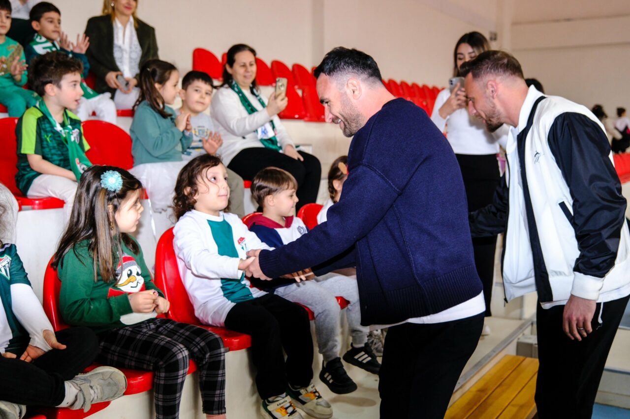 Bursaspor’dan Yönder Okulları’na ziyaret