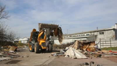 Bursa’da görüntü kirliliğine neden oluyorlardı! Belediye kaldırdı