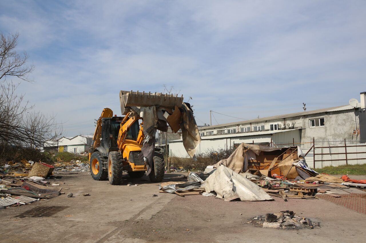 Bursa’da görüntü kirliliğine neden oluyorlardı! Belediye kaldırdı