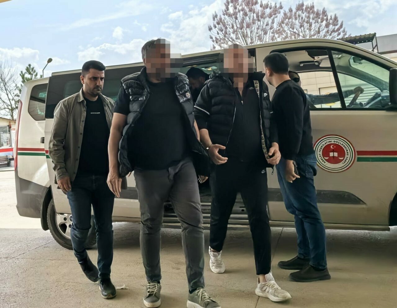 Bursa’da aranan 3 şahıs yakalandı