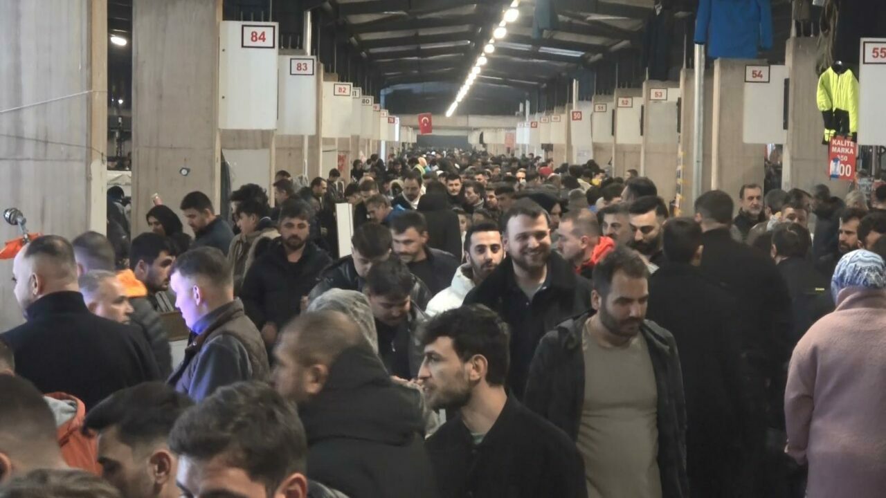 Bursa’daki bu pazar kalabalıktan geçilmiyor!