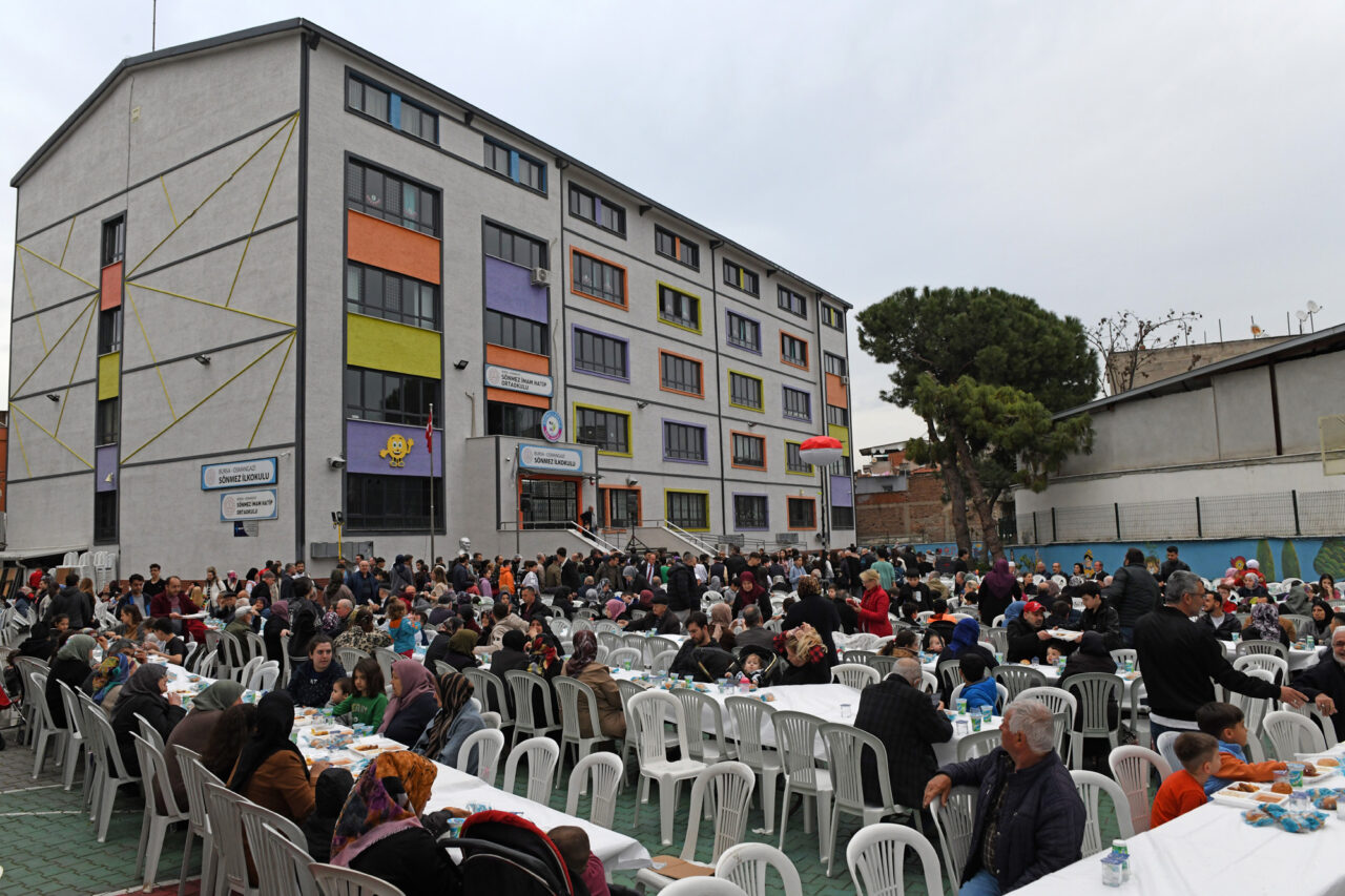 Bursa’da 1000 kişilik iftar sofrası